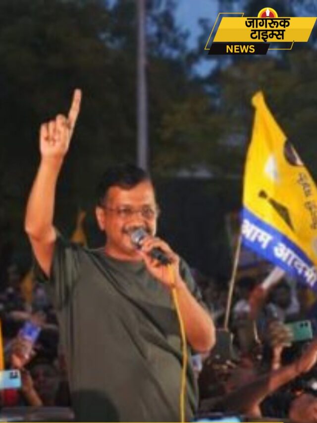 CM अरविंद केजरीवाल पूर्वी दिल्ली से पार्टी के उम्मीदवार कुलदीप कुमार के समर्थन में रोड शो कर रहे थे।